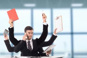 Setki tysięcy osób pracują na dwa etaty