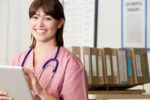 Czy pielęgniarka może skorzystać z urlopu szkoleniowego bez zgody pracodawcy?