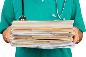 Nowe zasady dotyczące wystawiania dokumentacji medycznej w wersji elektronicznej i papierowej