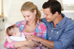 Ojcowie coraz chętniej korzystają z urlopów rodzicielskich
