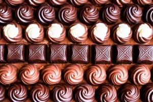 Zestaw skomponowany z batoników, chrupek i cukierków to nie nowy produkt