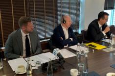 Raiffeisen: nie domagamy się 800 tys. złotych od państwa Dziubaków