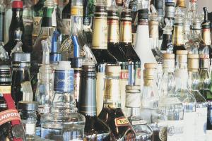 Sejm zaczął prace nad podwyżką akcyzy na napoje alkoholowe i wyroby tytoniowe