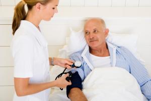 Szpitale nie dają rady z leczeniem seniorów
