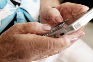 Mobilna aplikacja dostarczy dowód życia emeryta za granicą