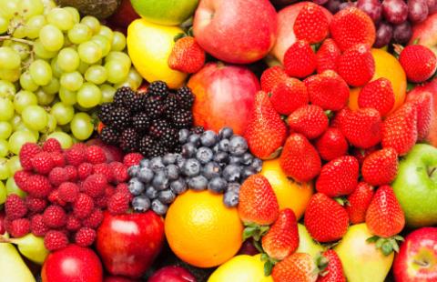Spoza Unii łatwo można przywieźć tylko pięć rodzajów owoców