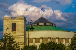 Szefowa Kancelarii Sejmu stawi się w sądzie, jeśli czas pozwoli
