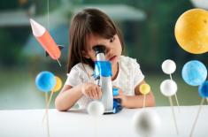 Sąd: Liczne zajęcia dodatkowe dziecka uzasadniają wyższe alimenty