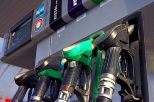 Opłata paliwowa wzrośnie, ale obniżą akcyzę