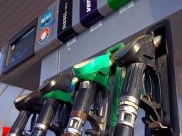Opłata paliwowa wzrośnie, ale obniżą akcyzę
