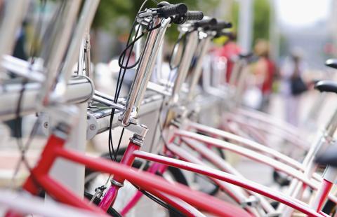 Mniej osób wypożycza rowery miejskie, wśród przyczyn hulajnogi