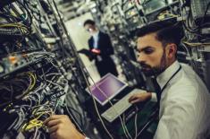 Do 2025 roku powszechny szerokopasmowy internet i łączność 5G w kluczowych miejscach w kraju