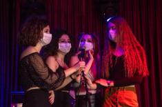 Wojewodowie zarządzają zawieszanie imprez w regionach