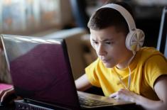 MEN publikuje listę materiałów dla nauczycieli i uczniów