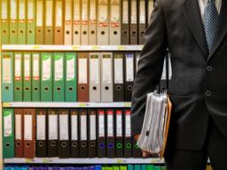 Wynoszenie dokumentów z firmy i praca zdalna mogą naruszać prawo