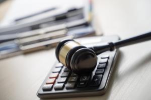 Sędziowie teraz legalnie wynoszą akta do domu