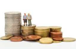 ZUS: Wypłaty trzynastek dla emerytów i rencistów w kwietniu