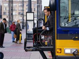 Rząd wprowadza ograniczenia w transporcie publicznym