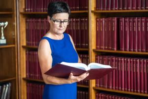 Brzezińska-Grabarczyk: Pandemia może wpłynąć na wykonywanie umów i odpowiedzialność za ich niewykonanie