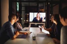 Sesje rad online są dopuszczalne, prawo nie nakazuje fizycznej obecności