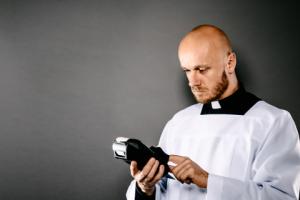 Duchowni, jak przedsiębiorcy, też będą zwolnieni z płacenia składek ZUS