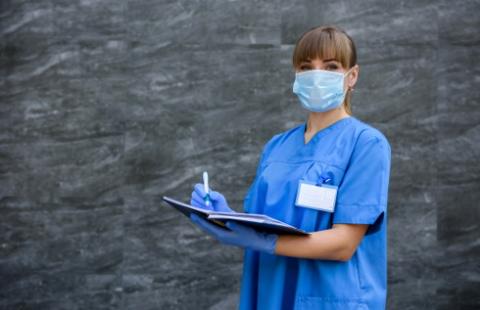 NFZ zapłaci każdemu szpitalowi za testy, wkrótce maseczki na stałe dla personelu