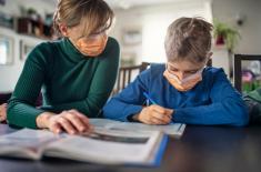 ZUS: już ponad 235 tys. wniosków o dodatkowy zasiłek opiekuńczy