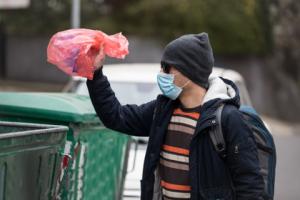 Śmieci w czasie epidemii trzeba odbierać, a może być z tym problem