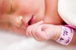 Apel o przywrócenie porodów rodzinnych i odwiedzin w oddziałach pediatrycznych