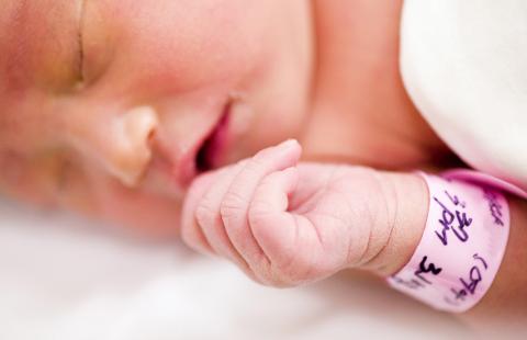 Apel o przywrócenie porodów rodzinnych i odwiedzin w oddziałach pediatrycznych