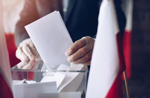 Rząd post factum legalizuje drukowanie kart wyborczych