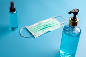 Na maturę w maseczce, ale pisać można bez