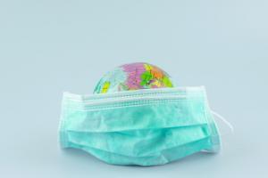 Sondaż: 69 proc. Francuzów potępia obniżanie pensji w związku z Covid-19