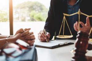 Co reguluje Prawo o adwokaturze?