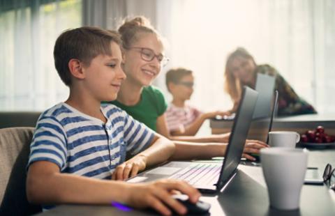 Kolejne mobilne pracownie komputerowe trafią do szkół