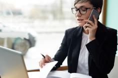 Z maseczkami, bez telefonów - ruszają egzaminy adwokackie i radcowskie