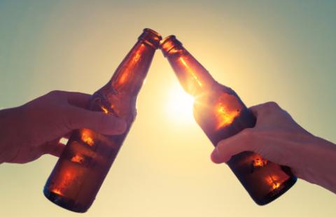 Posłowie chcą legalizacji sprzedaży alkoholu przez internet. Rząd jest przeciwny