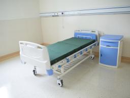 Za dużo miejsc w szpitalach dla pacjentów z koronawirusem