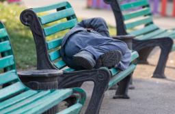 NIK: Państwo nie pomaga wyjść z bezdomności