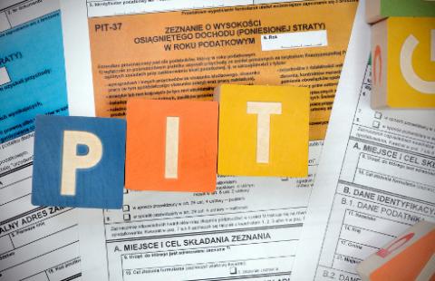 MF: Polacy przekazali blisko 900 mln zł dla organizacji z 1 proc. PIT