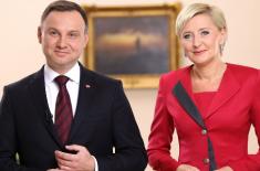 Pierwsza Dama z wynagrodzeniem, ale nadal bez ubezpieczenia i stażu pracy