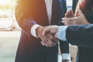 UE: Surowa kara za stworzenie karteli dostawców części samochodowych