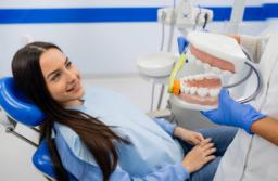 SN: Dentystka słusznie ukarana za niestaranność przy wstawianiu implantów
