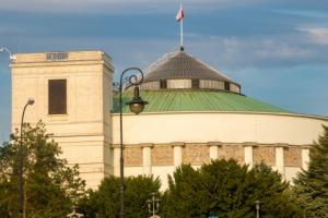 Sejm odrzucił większość poprawek Senatu do ustawy covidowej