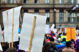 Samorządowcy: Nie inspirujemy protestów na ulicach