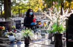 Rząd zamyka cmentarze na najbliższe trzy dni