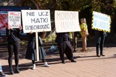 Kurator bez uprawnień do karania nauczyciela za protest