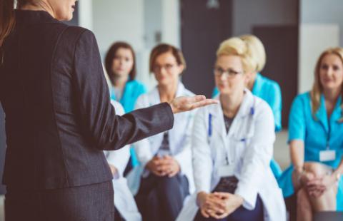 Szpitale tymczasowe szukają personelu