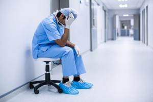 Lekarze i pielęgniarki umierają, walcząc z koronawirusem. Nieliczni mają ubezpieczenie