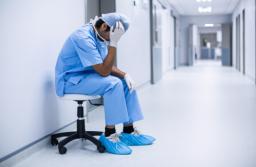 Lekarze i pielęgniarki umierają, walcząc z koronawirusem. Nieliczni mają ubezpieczenie